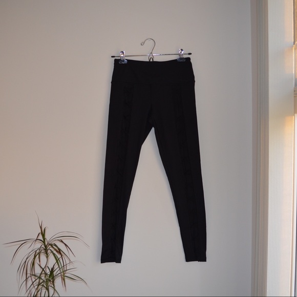 Knockout Leggings (Victoria Sport) - Picture 3 of 7